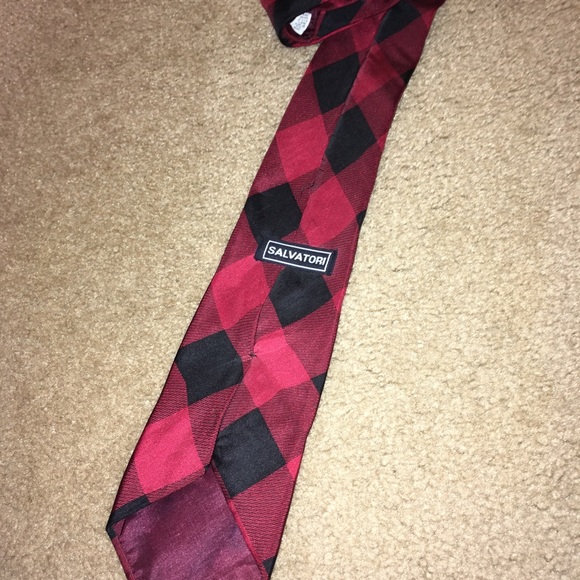 Red and black Salvatori silk necktie - Picture 2 of 2